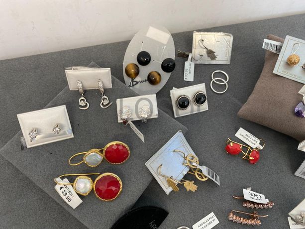 Brincos em prata e outros materiais