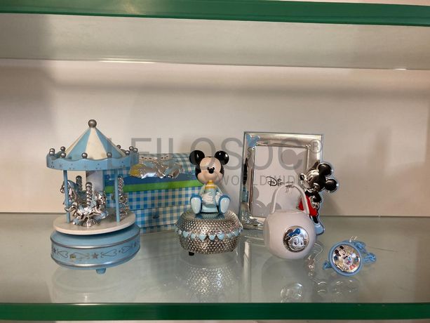 Moldura de Bebé + Porta-chupetas + Caixas de Música + Baú