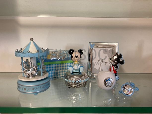 Moldura de Bebé + Porta-chupetas + Caixas de Música + Baú