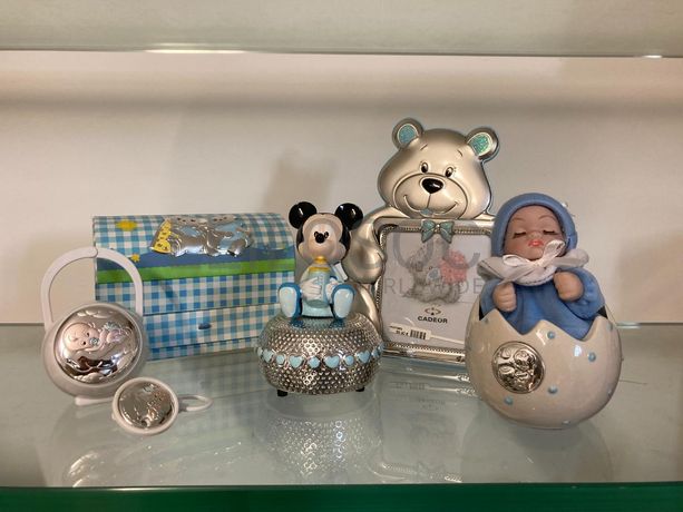 Moldura de Bebé + Porta-chupetas + Caixas de Música + Baú