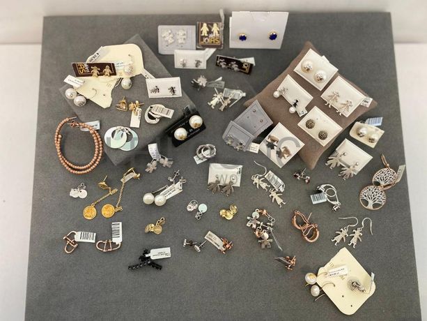 Brincos em prata e outros materiais