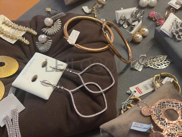 Brincos em prata e outros materiais