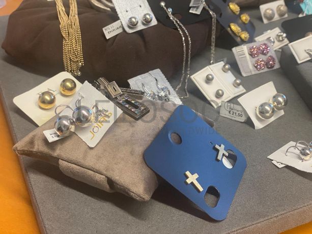 Brincos em prata e outros materiais