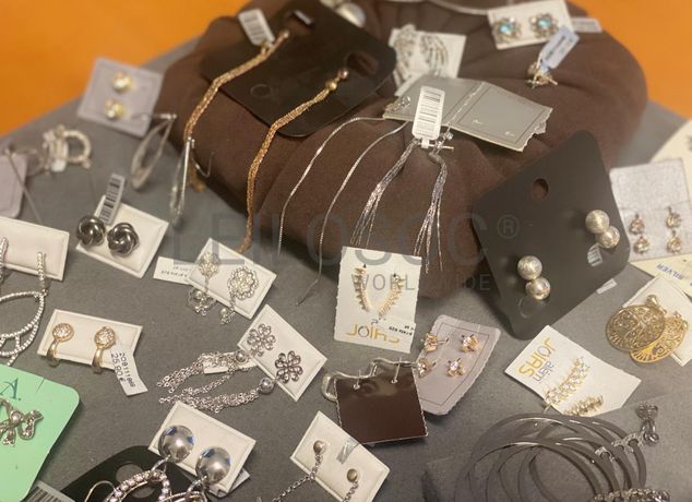 Brincos em prata e outros materiais