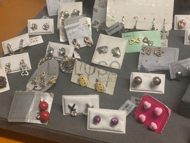 Brincos em prata e outros materiais