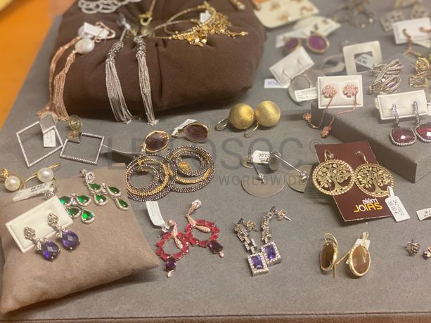 Brincos em prata e outros materiais