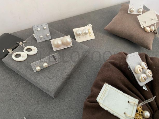 Brincos em prata e outros materiais