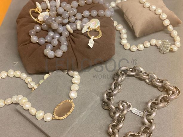 Fios de Prata e Outros Materiais