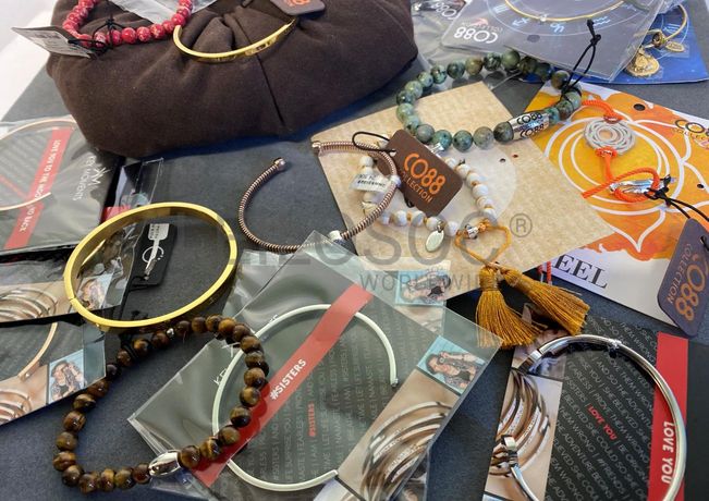 Pulseiras em prata e outros materiais