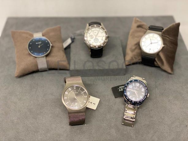 Relógios de diversas marcas e materiais