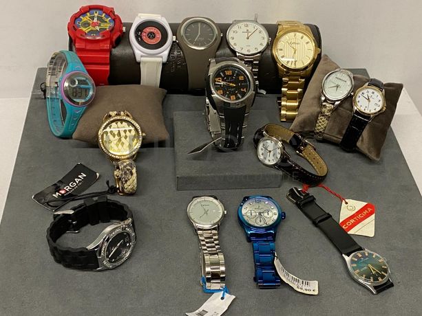 Relógios de diversas marcas e materiais