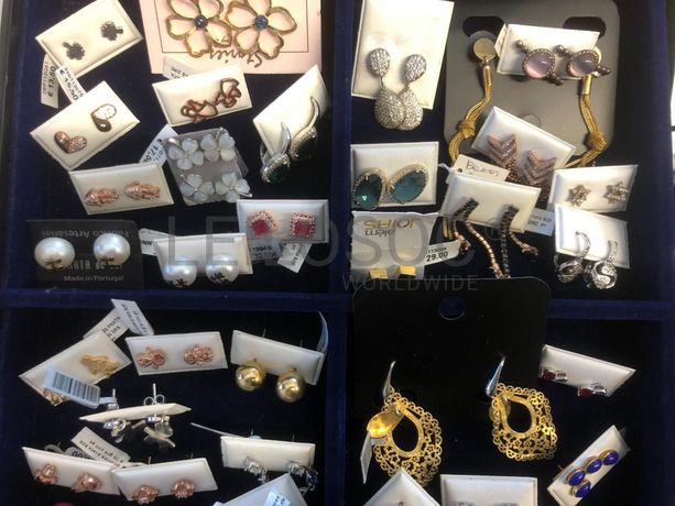 Brincos em prata e outros materiais