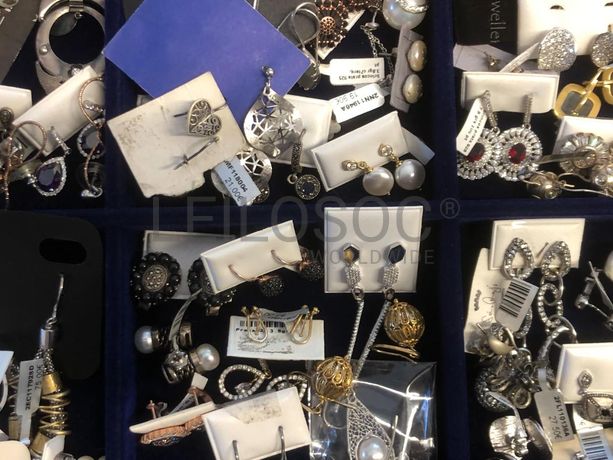 Brincos em prata e outros materiais