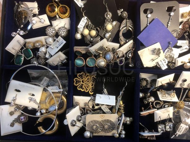 Brincos em prata e outros materiais