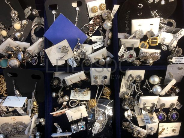 Brincos em prata e outros materiais