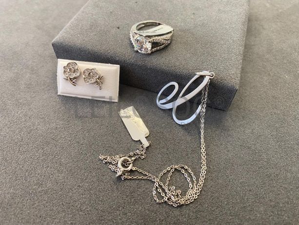 Par de brincos + Anel em prata + Colar em Prata
