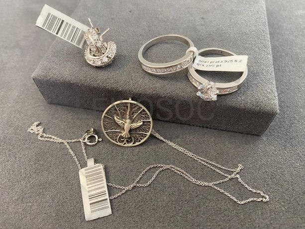 Par de brincos + Anel em prata + Colar em Prata