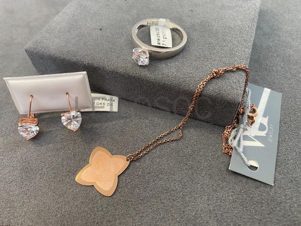 Par de brincos + Anel em prata + Colar em Prata