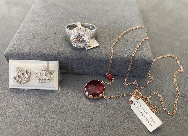 Par de brincos + Anel em prata + Colar em Prata