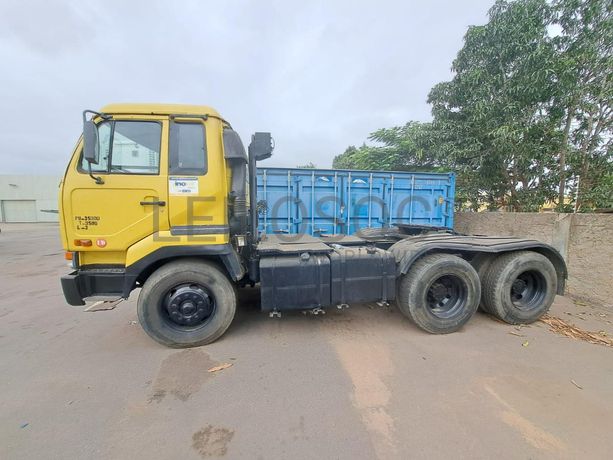 Camião trator (cavalo) NISSAN · Belas