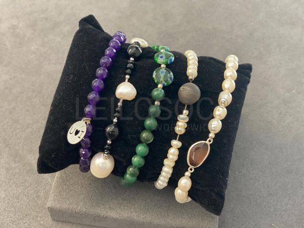 Pulseiras em prata e outros materiais