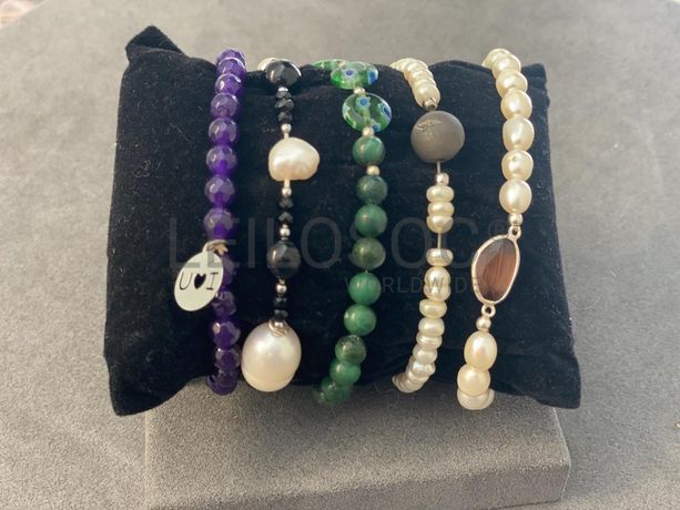 Pulseiras em prata e outros materiais