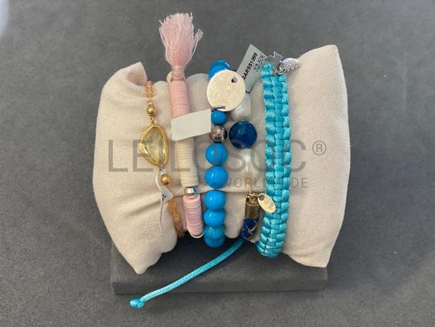 Pulseiras em prata e outros materiais