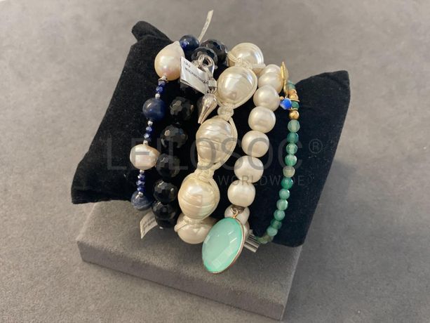 Pulseiras em prata e outros materiais