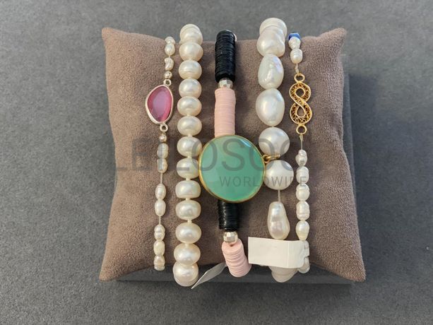 Pulseiras em prata e outros materiais