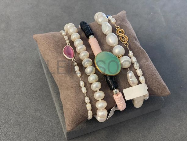 Pulseiras em prata e outros materiais