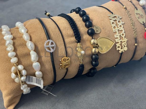 Pulseiras em prata e outros materiais