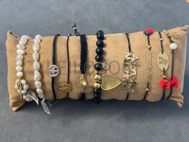 Pulseiras em prata e outros materiais
