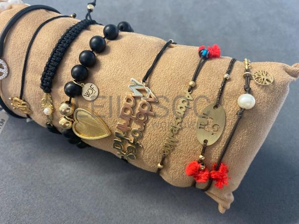Pulseiras em prata e outros materiais