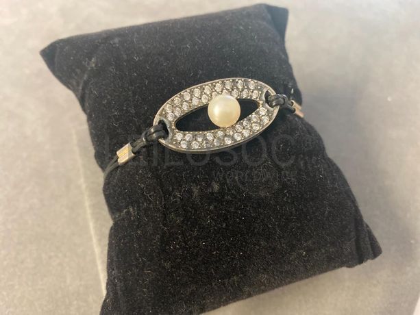 Pulseiras em prata e outros materiais