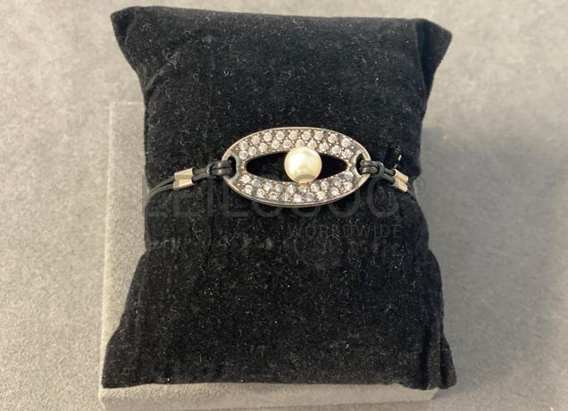 Pulseiras em prata e outros materiais