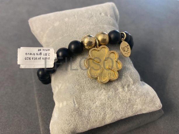 Pulseiras em prata e outros materiais