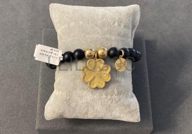 Pulseiras em prata e outros materiais