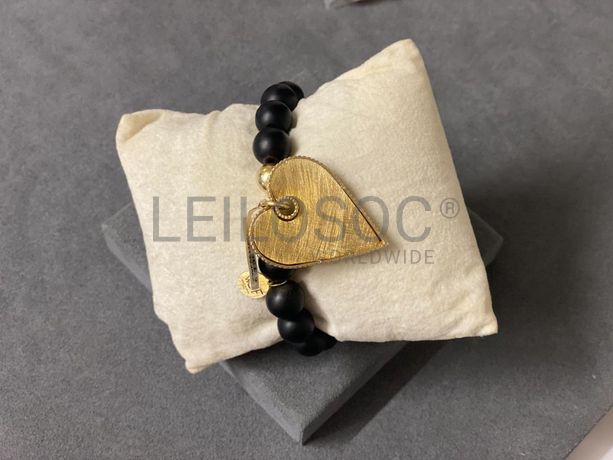 Pulseiras em prata e outros materiais