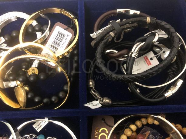 Pulseiras em prata e outros materiais