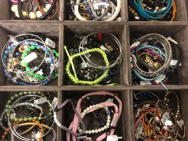 Pulseiras em prata e outros materiais