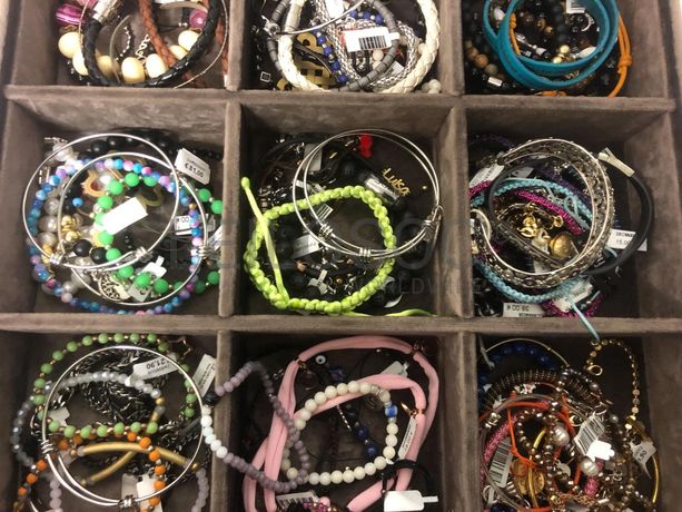 Pulseiras em prata e outros materiais