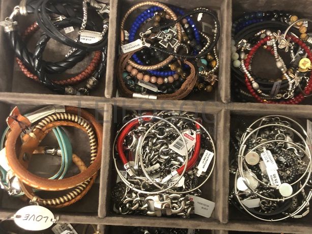 Pulseiras em prata e outros materiais