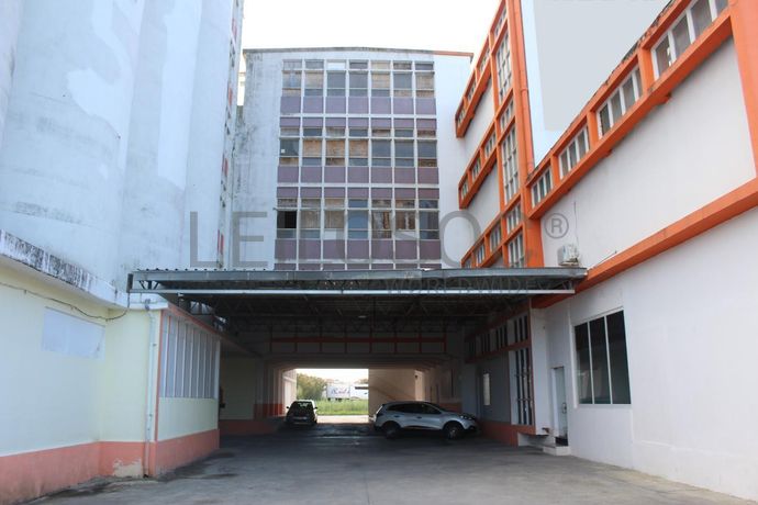 Unidade Industrial + Terreno · Vila Franca de Xira