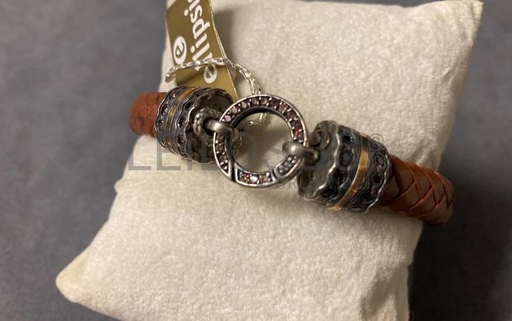 Pulseiras em prata e outros materiais