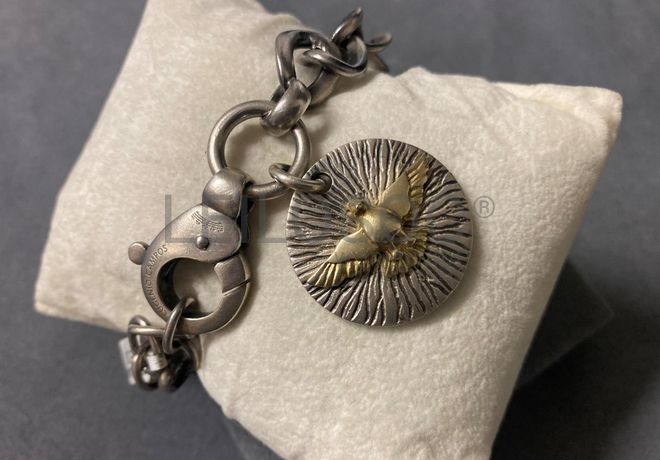 Pulseiras em prata e outros materiais