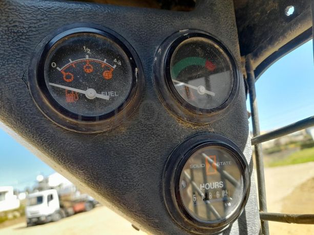 Mini Pá Carregadora Ausa Mustang 2040