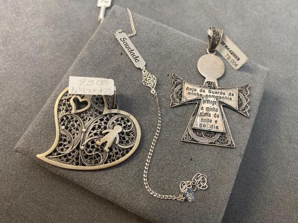 Pulseiras em prata e outros materiais + Medalhas em Filigrana