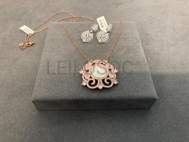 Par de brincos + Colar