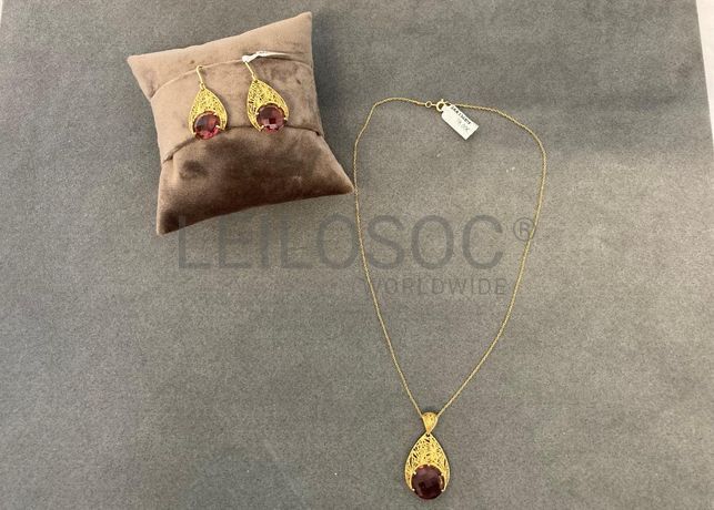 Par de brincos + Colar