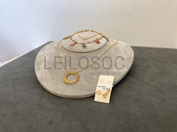 Par de brincos + Pulseiras + Colar